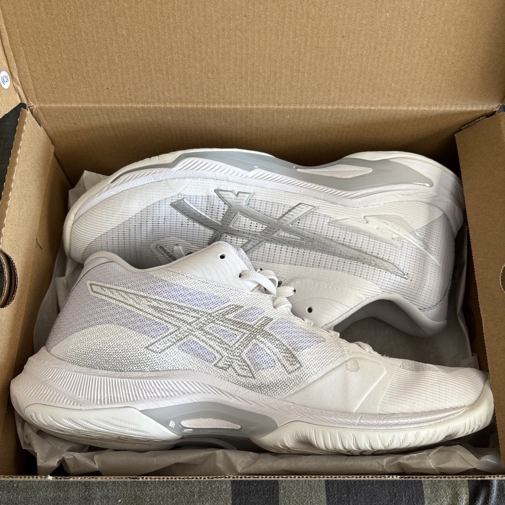 ASICS Netburner Ballistic FF MT 4 Womens 9.5 Sneakers & Athletic Shoes White